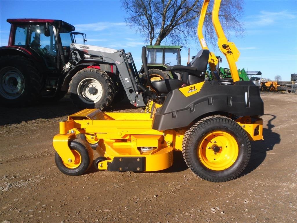 Sitzrasenmäher des Typs Cub Cadet PRO Z1 122 m/ svejst klippe-bord, Gebrauchtmaschine in Bjerringbro (Bild 2)