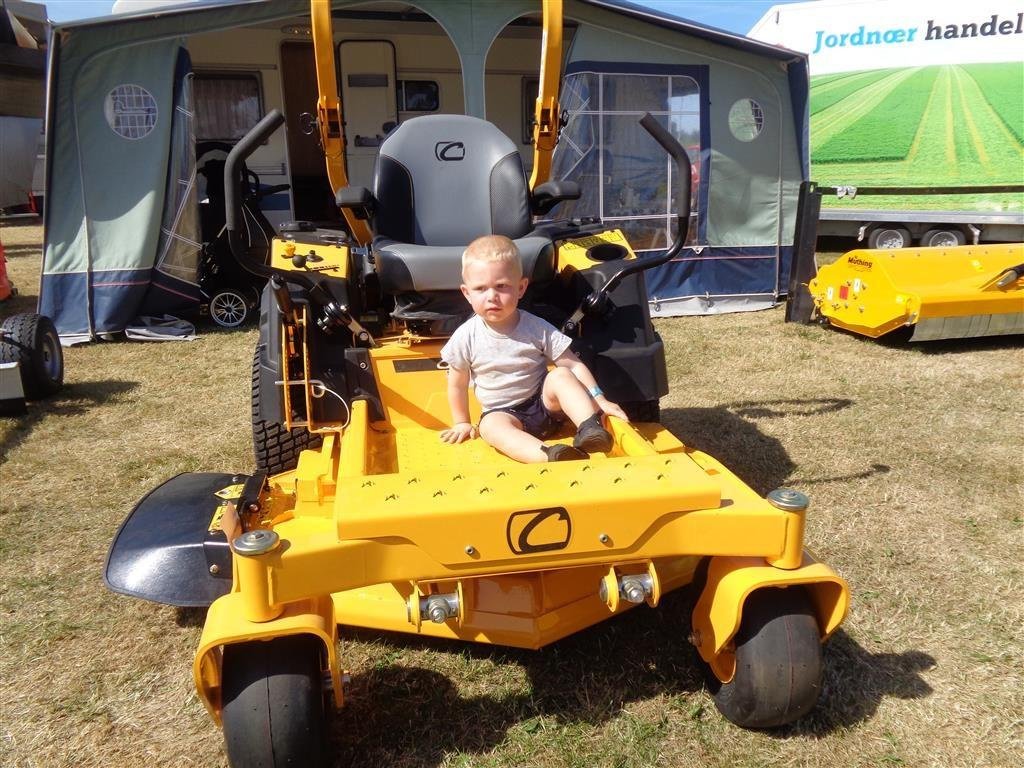 Sitzrasenmäher des Typs Cub Cadet PRO Z1 122 m/ svejst klippe-bord, Gebrauchtmaschine in Bjerringbro (Bild 4)