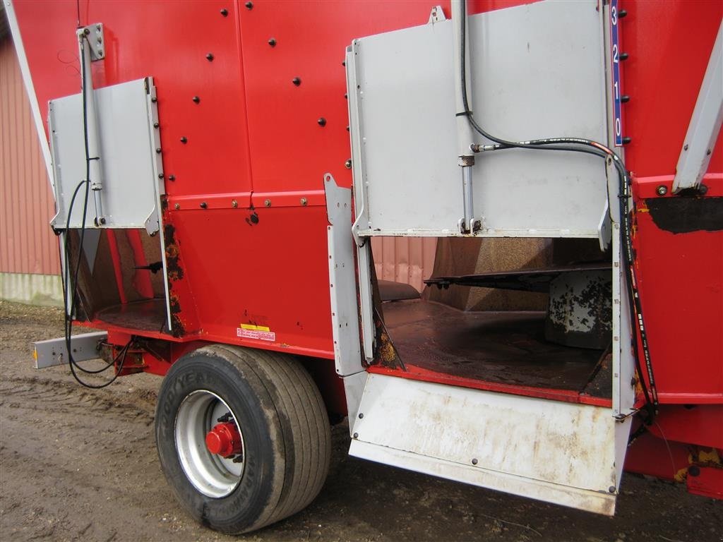 Futterverteilwagen des Typs JF VM27 fuldfoderblander med 4 luger, Gebrauchtmaschine in Nykøbing Mors (Bild 7)