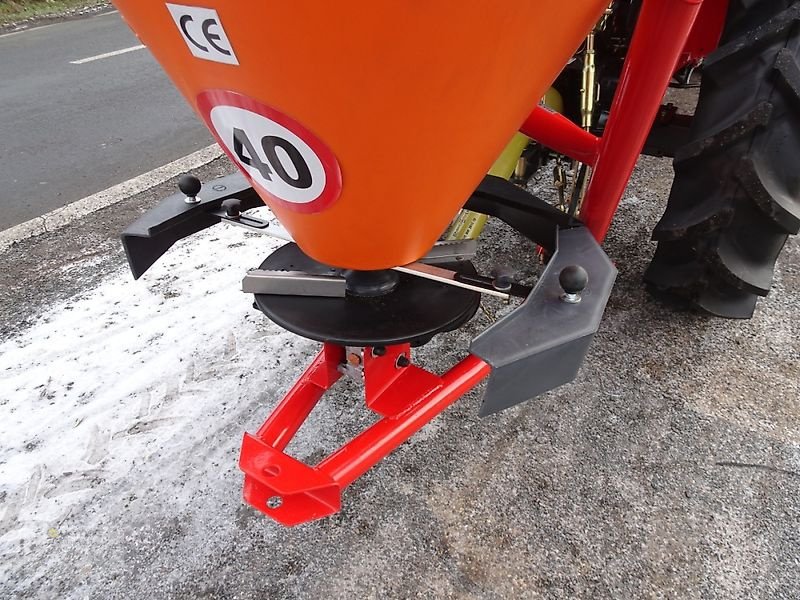 Schneepflug des Typs Dexwal Salzstreuer Düngerstreuer Streuer Trichterstreuer 200 Liter Standard, Neumaschine in Sülzetal OT Osterweddingen (Bild 5)