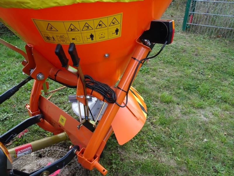 Schneepflug des Typs Vemac Profi 400 Liter Streuer Salzstreuer hydraulisch Neu, Neumaschine in Sülzetal OT Osterweddingen (Bild 4)