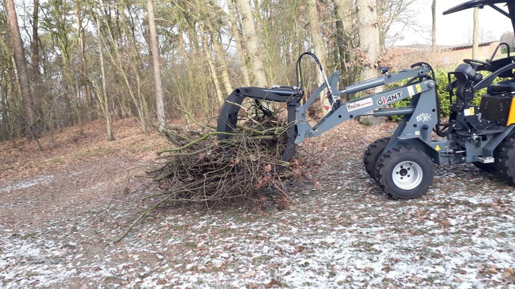 Sonstiges des Typs Sonstige Reisigzange Reisiggabel Räumfix Greifer Reisigrechen Räumer Hoflader, Neumaschine in Beesten (Bild 5)