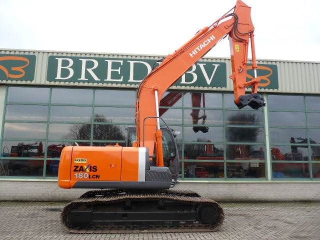 Kettenbagger des Typs Hitachi ZX 180 LC N-3, Gebrauchtmaschine in Roosendaal (Bild 3)