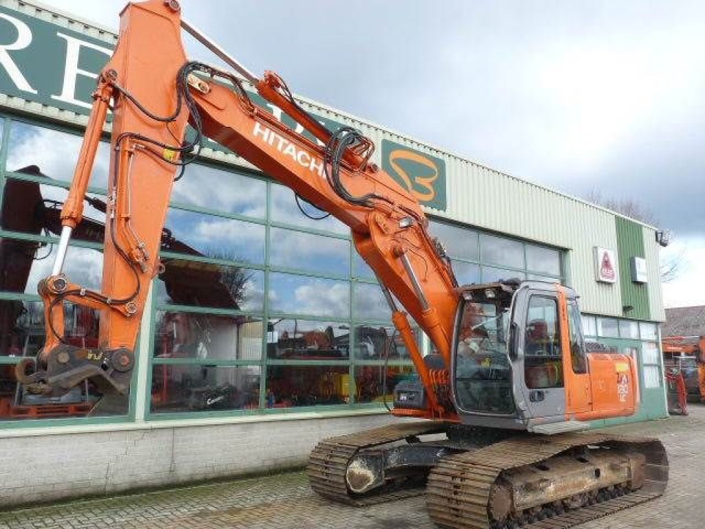 Kettenbagger des Typs Hitachi ZX 180 LC, Gebrauchtmaschine in Roosendaal (Bild 4)