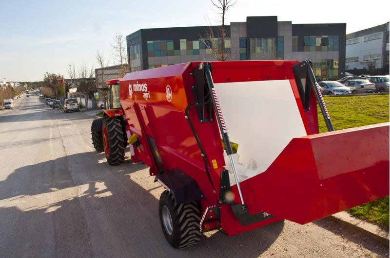 Futtermischwagen des Typs Minos Agri Futtermischwagen T-YYKM 10, Neumaschine in Münstermaifeld (Bild 11)