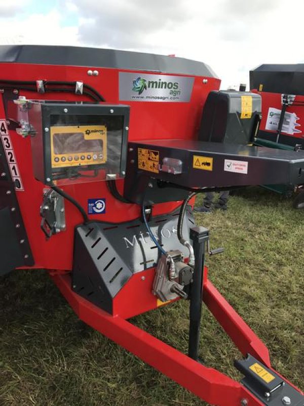 Futtermischwagen des Typs Minos Agri Futtermischwagen T-DYKM 2K, Neumaschine in Münstermaifeld (Bild 12)