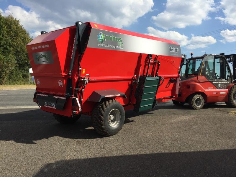 Futtermischwagen des Typs Minos Agri Futtermischwagen T-YYKM 12, Neumaschine in Münstermaifeld (Bild 1)