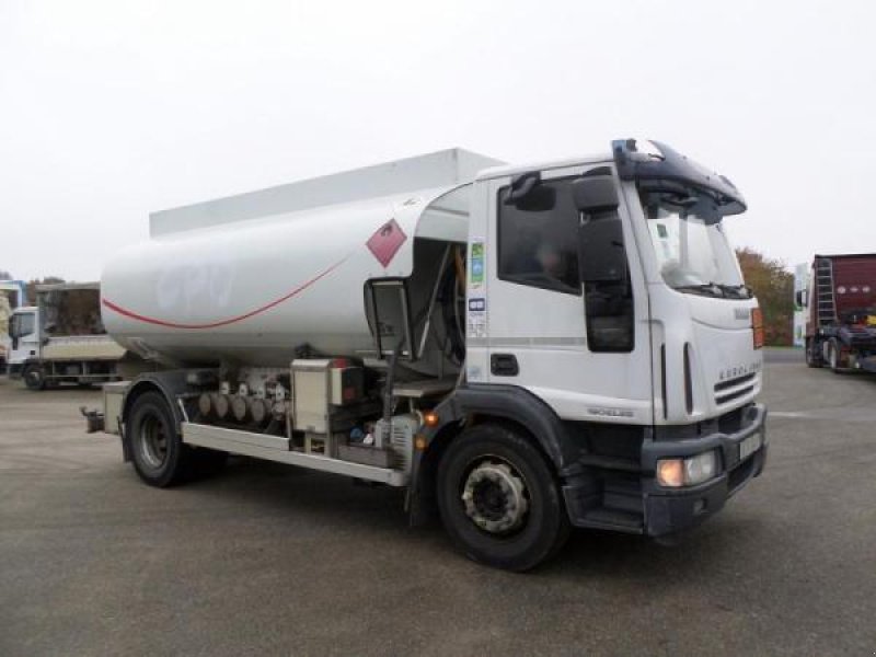 LKW des Typs Iveco Eurocargo, Gebrauchtmaschine in Bourron Marlotte (Bild 1)