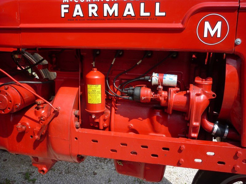 Traktor des Typs McCormick Farmall M, Gebrauchtmaschine in Helgisried (Bild 5)