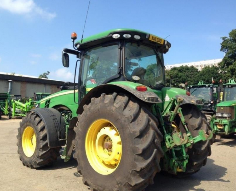 Oldtimer-Traktor des Typs John Deere 8360R,  in Київ (Bild 4)