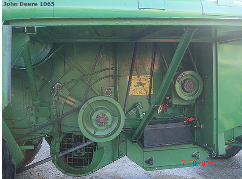 Oldtimer-Mähdrescher des Typs John Deere 1065, Neumaschine in Рівне (Bild 3)