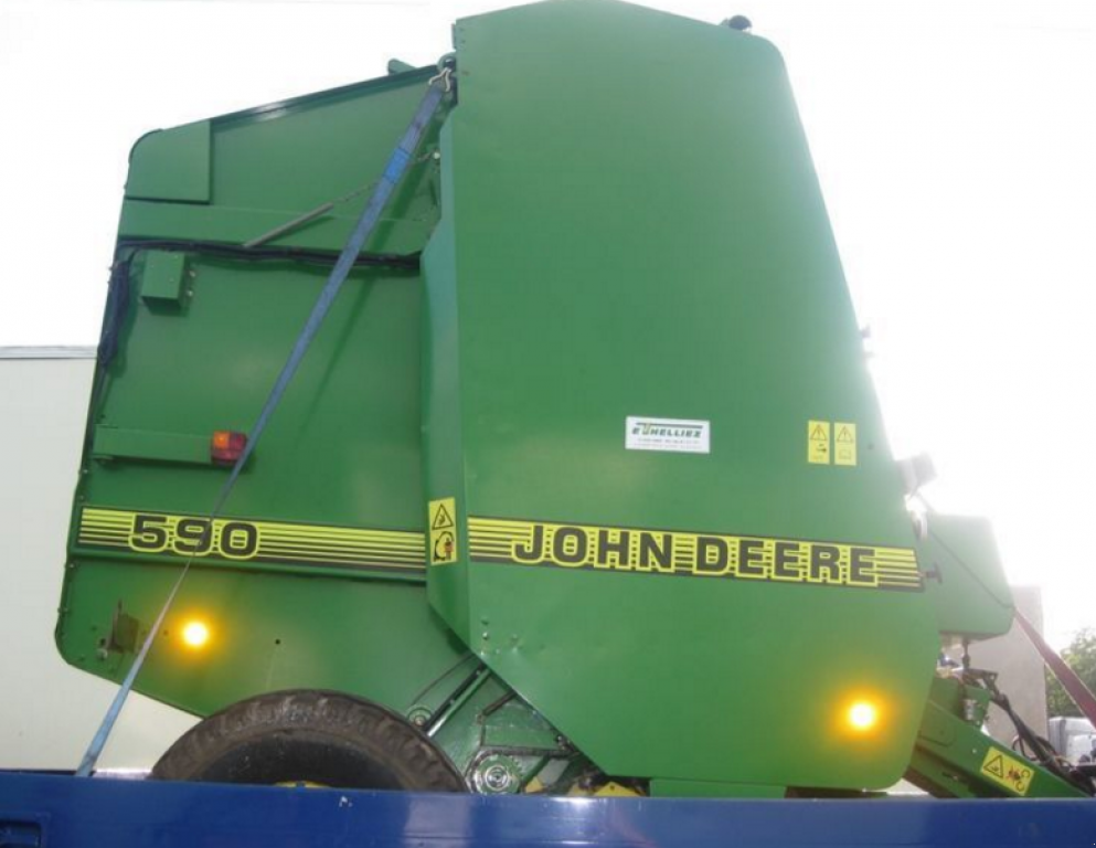 Rundballenpresse des Typs John Deere 590,  in Львів (Bild 1)