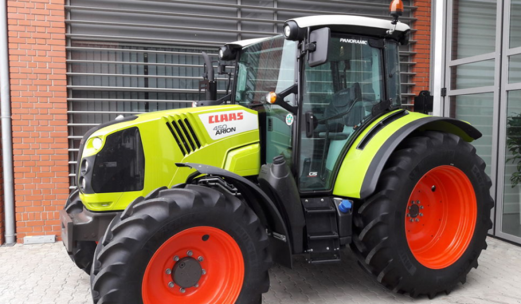 Oldtimer-Traktor des Typs CLAAS Arion 430 CIS, Neumaschine in Івано-Франківськ (Bild 1)