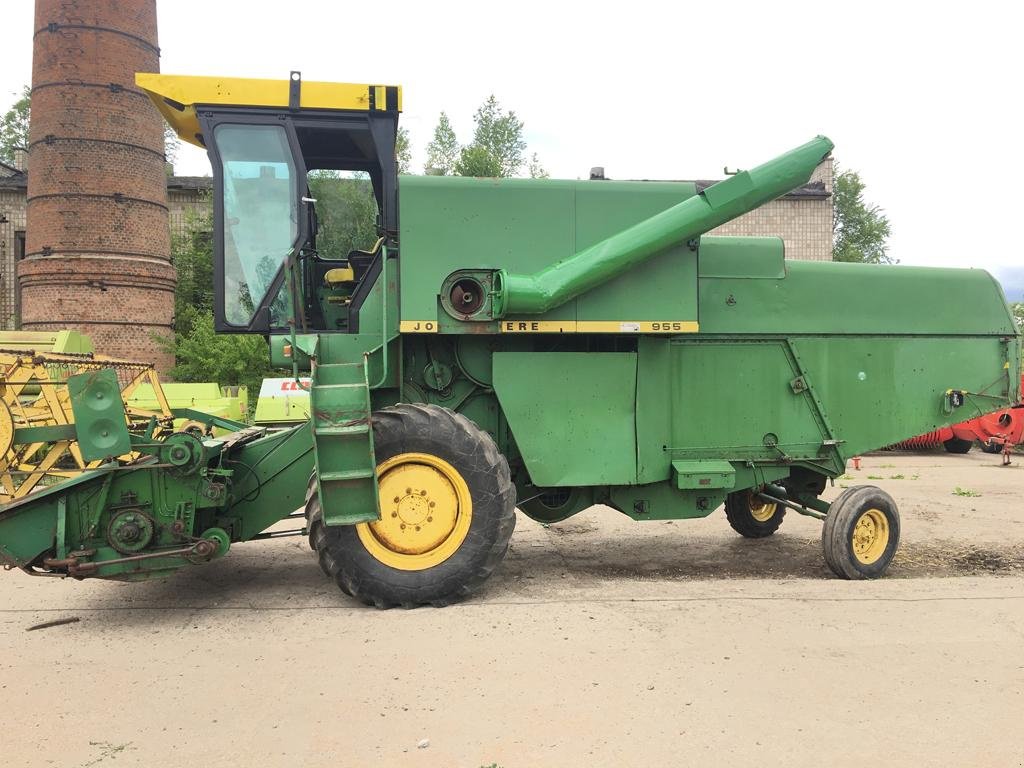 Oldtimer-Mähdrescher des Typs John Deere 955, Neumaschine in Ковель (Bild 4)