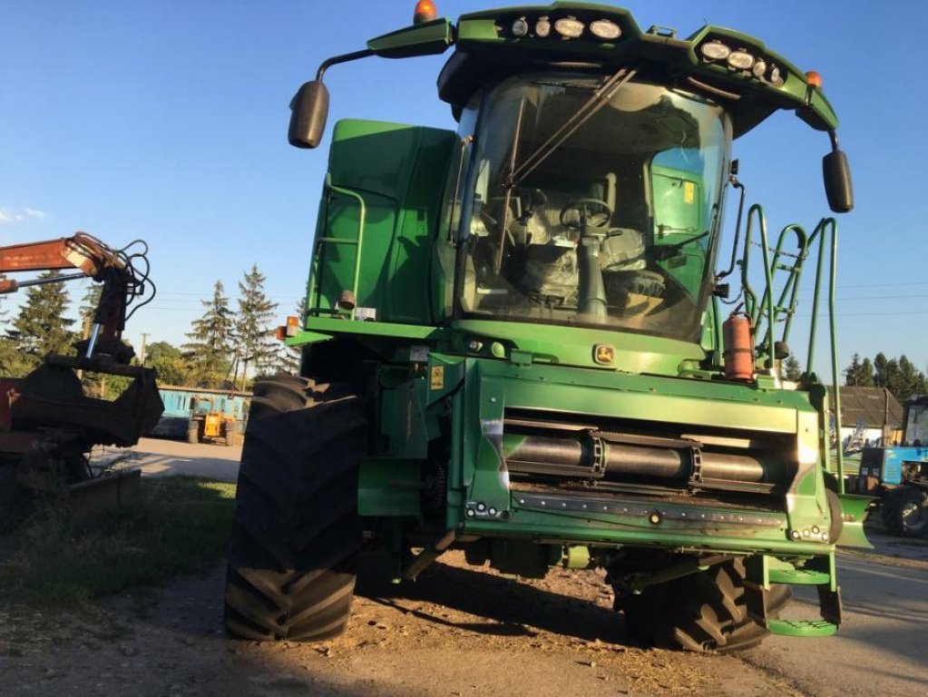 Oldtimer-Mähdrescher des Typs John Deere T660, Gebrauchtmaschine in Володарка (Bild 6)