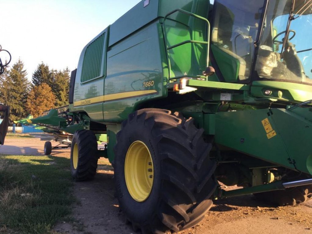 Oldtimer-Mähdrescher des Typs John Deere T660, Gebrauchtmaschine in Володарка (Bild 7)