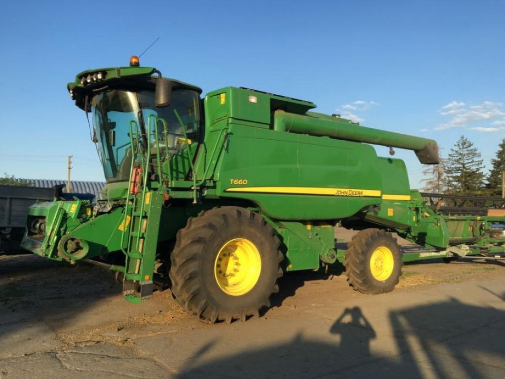 Oldtimer-Mähdrescher des Typs John Deere T660, Gebrauchtmaschine in Володарка (Bild 8)