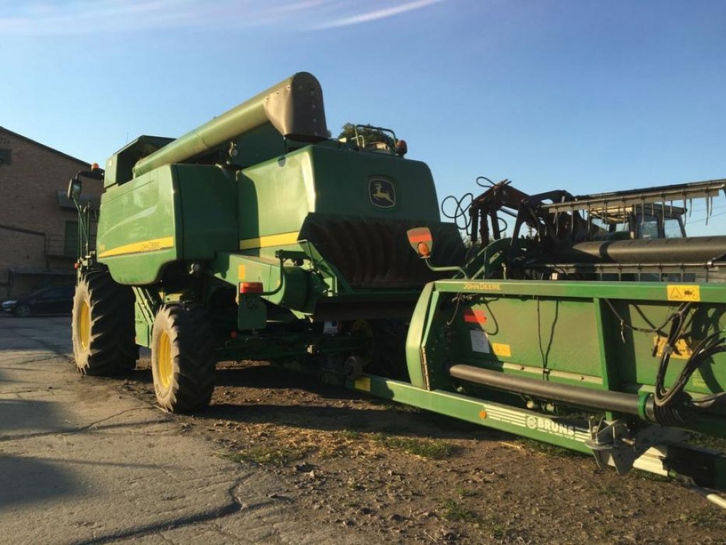 Oldtimer-Mähdrescher des Typs John Deere T660, Gebrauchtmaschine in Володарка (Bild 3)