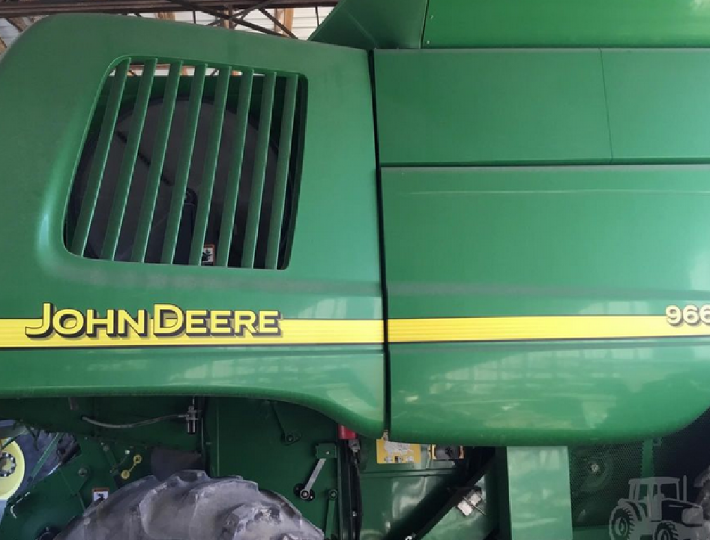 Oldtimer-Mähdrescher des Typs John Deere 9660 STS,  in Біла Церква (Bild 5)