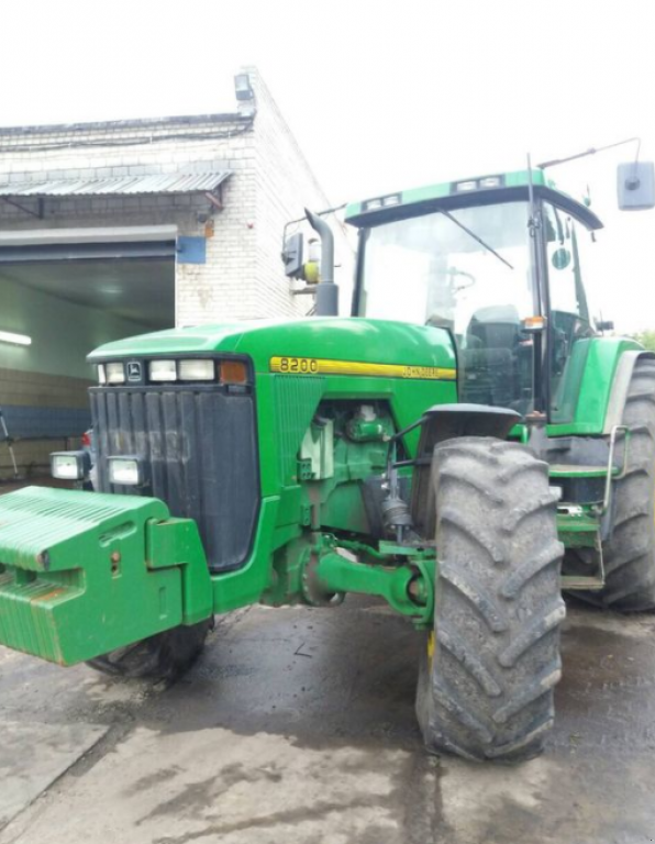 Oldtimer-Traktor des Typs John Deere 8200, Neumaschine in Золочів (Bild 4)