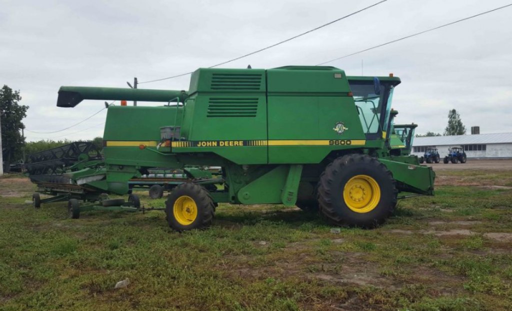 Oldtimer-Mähdrescher des Typs John Deere 9600, Neumaschine in Запоріжжя (Bild 3)