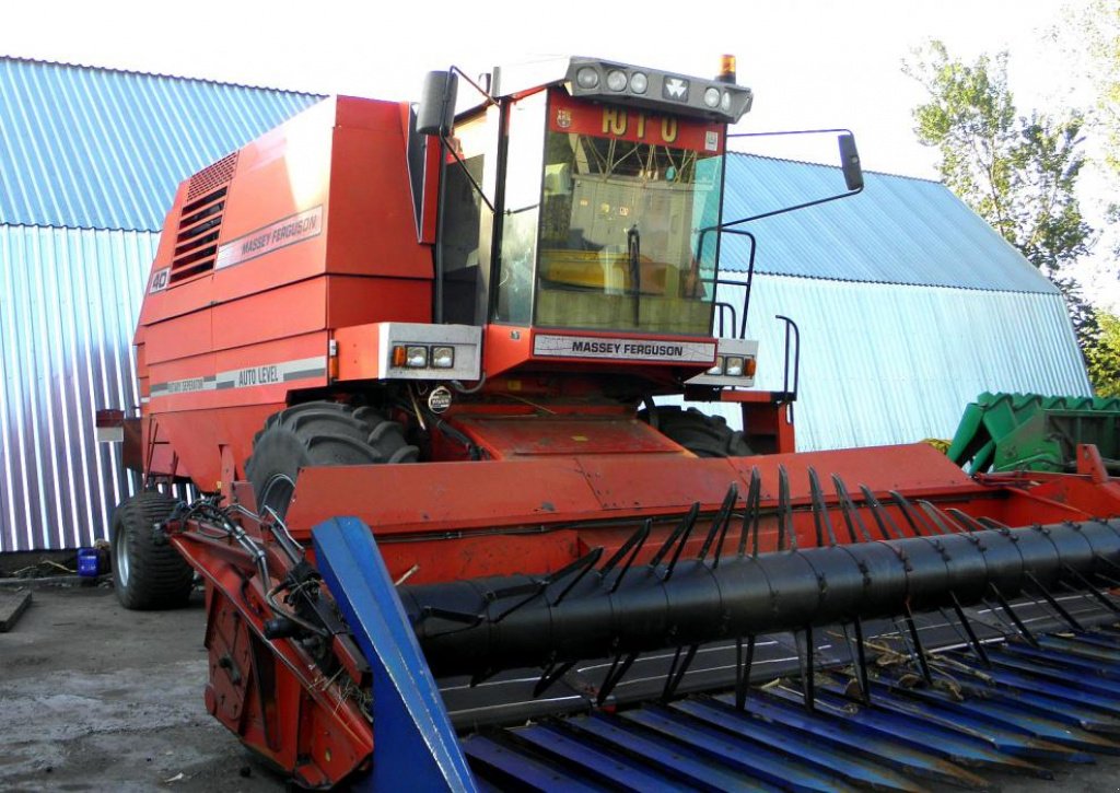 Oldtimer-Mähdrescher des Typs Massey Ferguson 40 RS, Neumaschine in Не обрано (Bild 1)