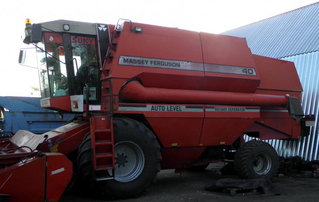 Oldtimer-Mähdrescher des Typs Massey Ferguson 40 RS, Neumaschine in Не обрано (Bild 2)