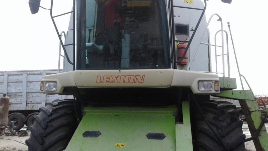 Oldtimer-Mähdrescher des Typs CLAAS Lexion 480,  in Київ (Bild 4)