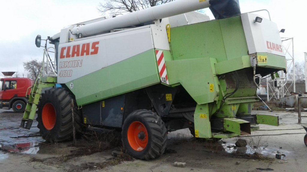 Oldtimer-Mähdrescher des Typs CLAAS Lexion 480,  in Київ (Bild 2)