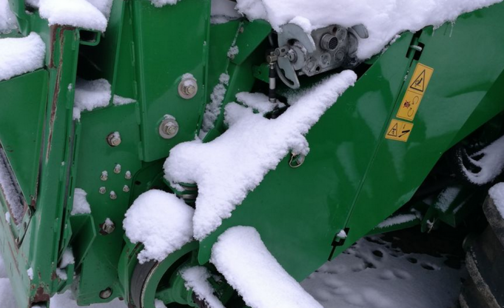 Oldtimer-Mähdrescher des Typs John Deere T670, Neumaschine in Рівне (Bild 3)