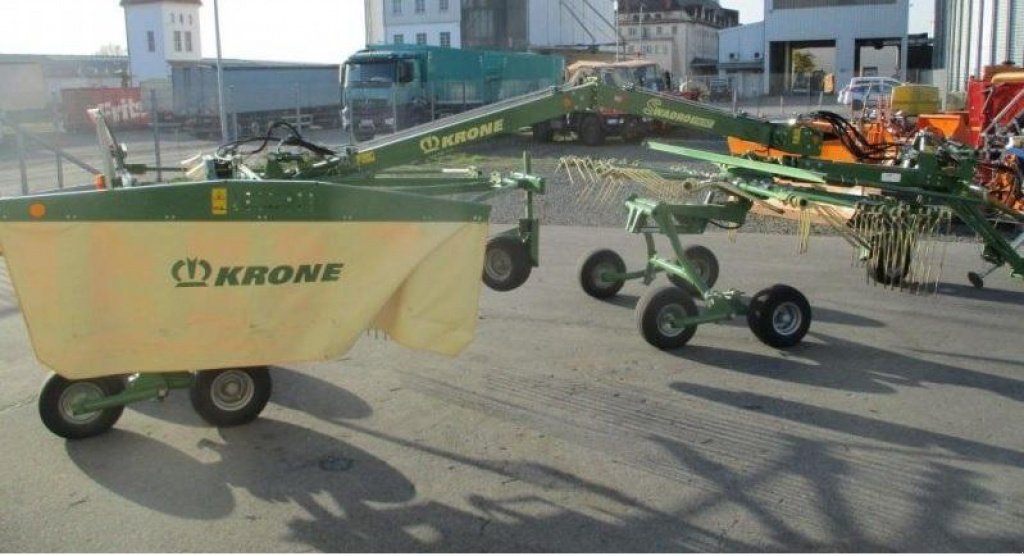 Schwader des Typs Krone Swadro 710/26 T,  in Київ (Bild 1)