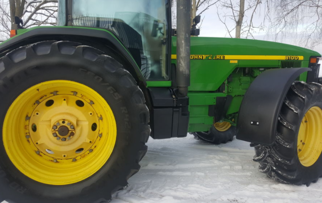 Oldtimer-Traktor des Typs John Deere 8100, Neumaschine in Тернопіль (Bild 4)