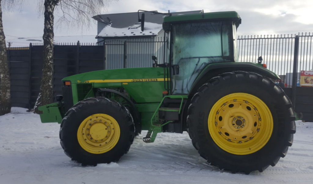 Oldtimer-Traktor des Typs John Deere 8100, Neumaschine in Тернопіль (Bild 2)