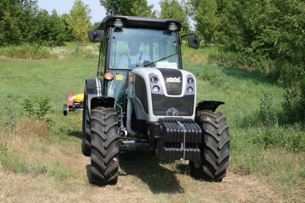 Oldtimer-Traktor des Typs Antonio Carraro VL 90, Neumaschine in Київ (Bild 2)