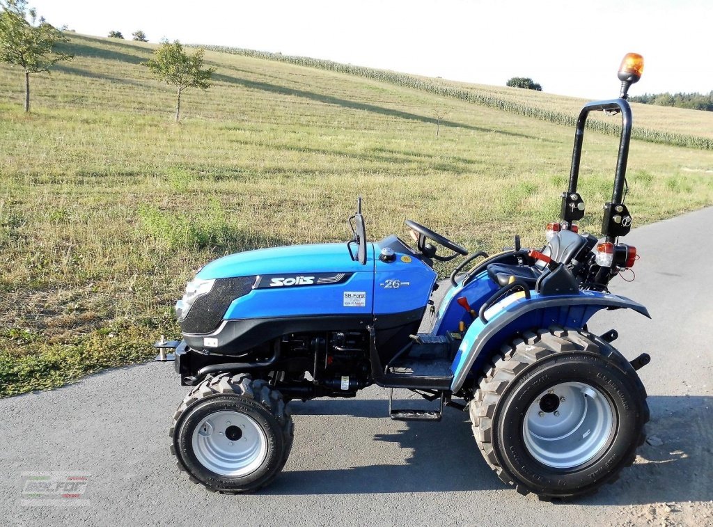 Traktor des Typs Solis 26 mit Industriebereifung, Neumaschine in Gillenfeld (Bild 1)