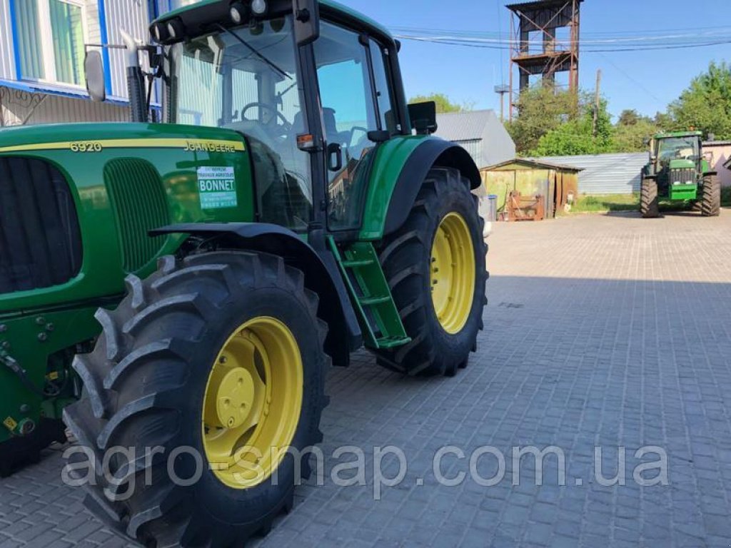 Oldtimer-Traktor des Typs John Deere 6920, Neumaschine in Горохів (Bild 2)