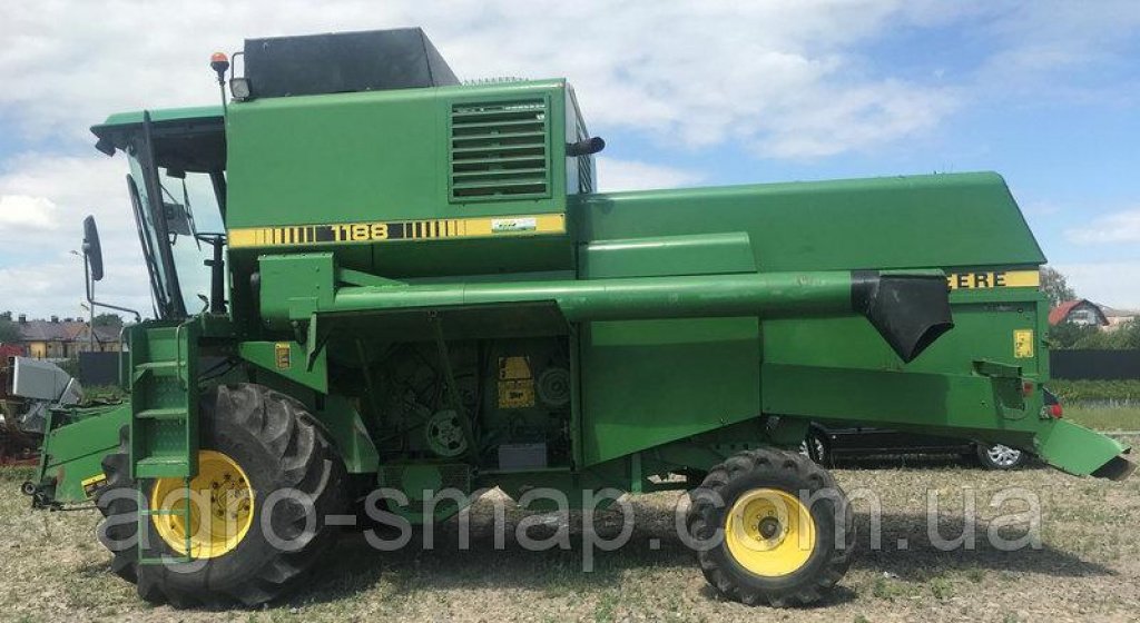 Oldtimer-Mähdrescher des Typs John Deere 1188, Neumaschine in Горохів (Bild 7)