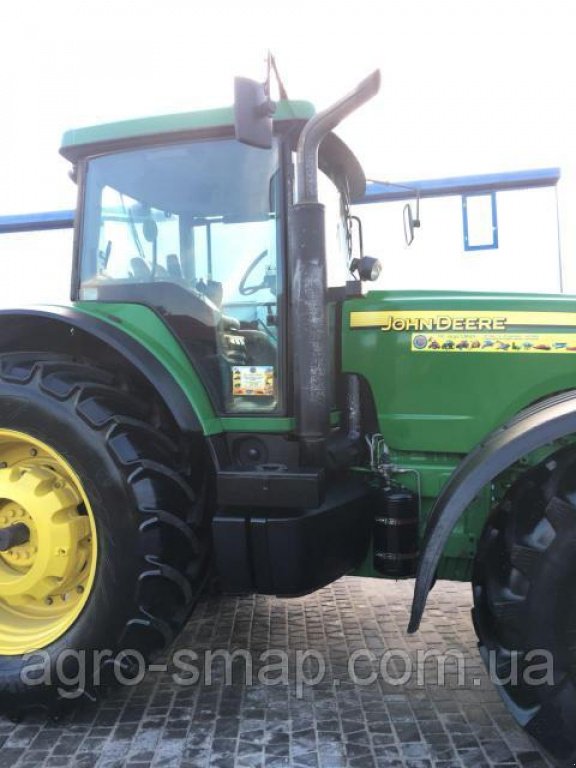 Oldtimer-Traktor des Typs John Deere 8220, Neumaschine in Горохів (Bild 3)