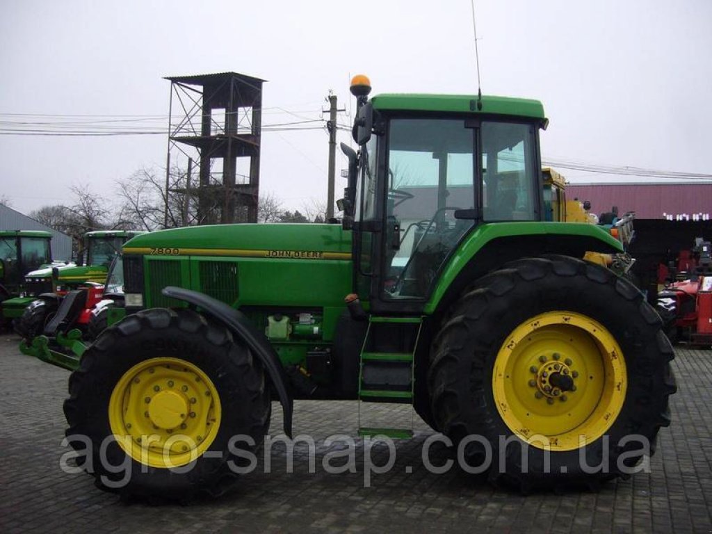 Oldtimer-Traktor des Typs John Deere 7800, Neumaschine in Горохів (Bild 2)