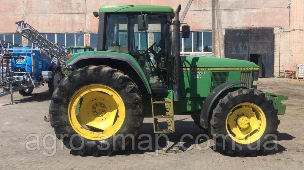 Oldtimer-Traktor des Typs John Deere 6600, Neumaschine in Горохів (Bild 1)