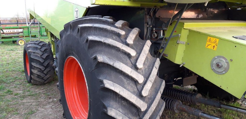 Oldtimer-Mähdrescher des Typs CLAAS Lexion 480 Evolution, Neumaschine in Рівне (Bild 6)