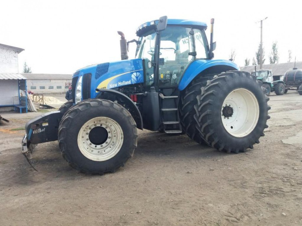 Oldtimer-Traktor des Typs New Holland T8050, Neumaschine in Запоріжжя (Bild 8)