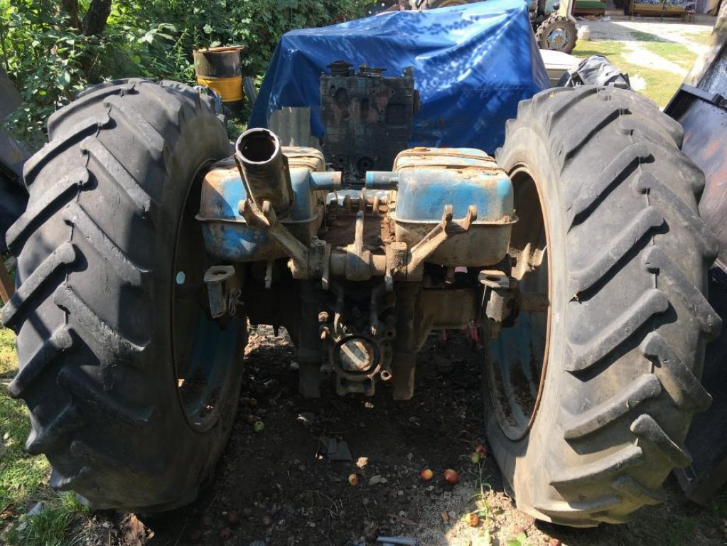 Oldtimer-Traktor des Typs Belarus Беларус-82, Neumaschine in Тернопіль (Bild 1)