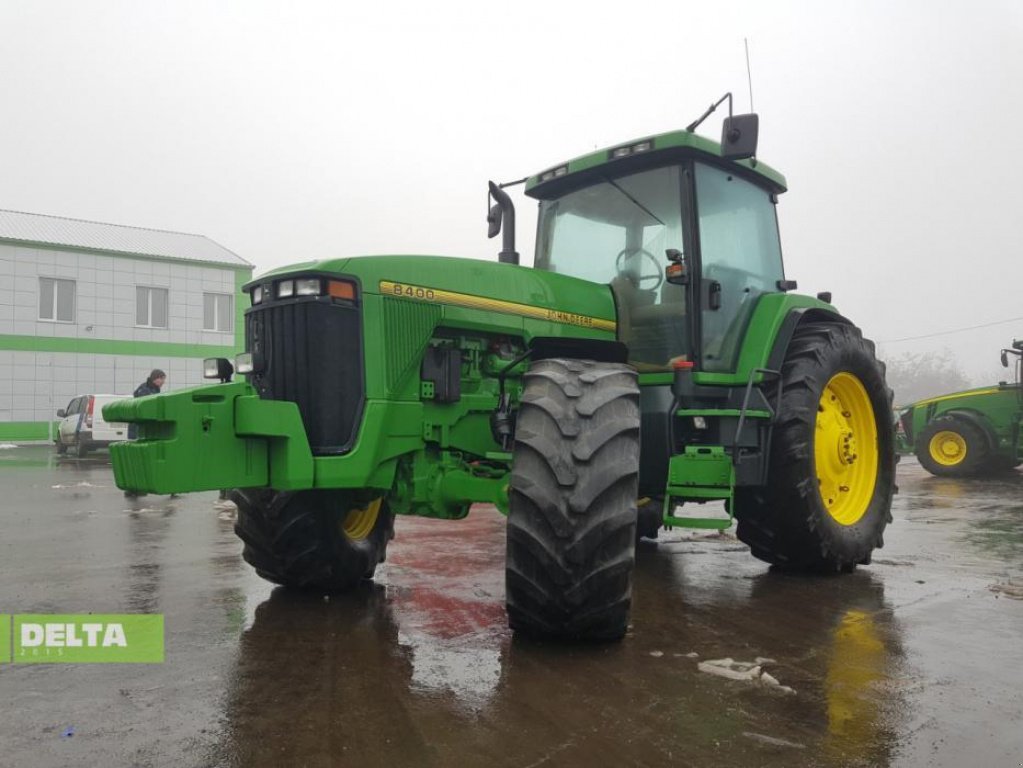 Oldtimer-Traktor des Typs John Deere 8400, Gebrauchtmaschine in Путрівка (Bild 3)