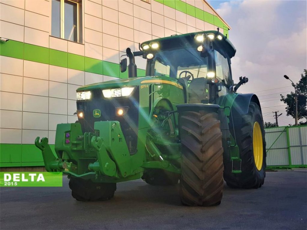 Oldtimer-Traktor des Typs John Deere 8370R, Gebrauchtmaschine in Путрівка (Bild 1)