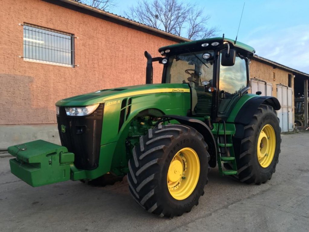 Oldtimer-Traktor des Typs John Deere 8335R, Gebrauchtmaschine in Путрівка (Bild 12)