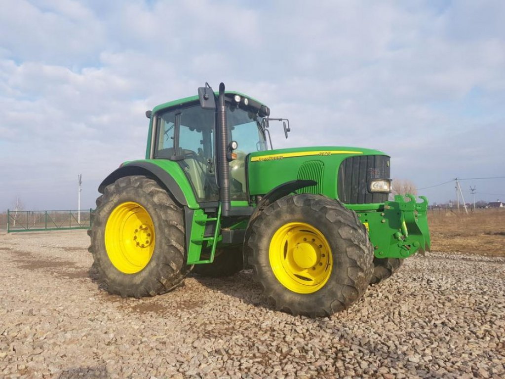 Oldtimer-Traktor des Typs John Deere 6920, Neumaschine in Путрівка (Bild 13)