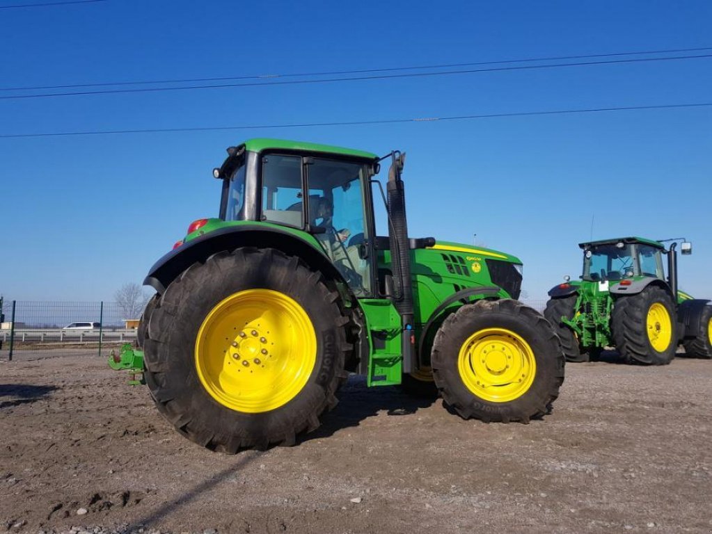 Oldtimer-Traktor des Typs John Deere 6140M, Neumaschine in Путрівка (Bild 5)