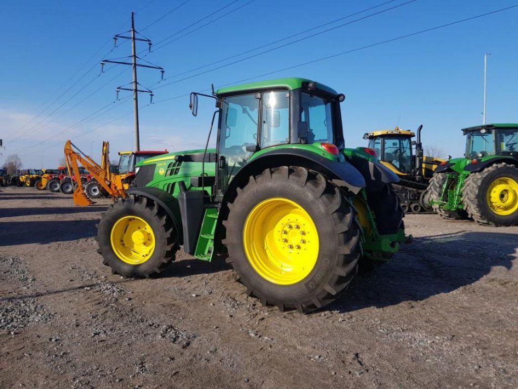 Oldtimer-Traktor des Typs John Deere 6140M, Neumaschine in Путрівка (Bild 11)