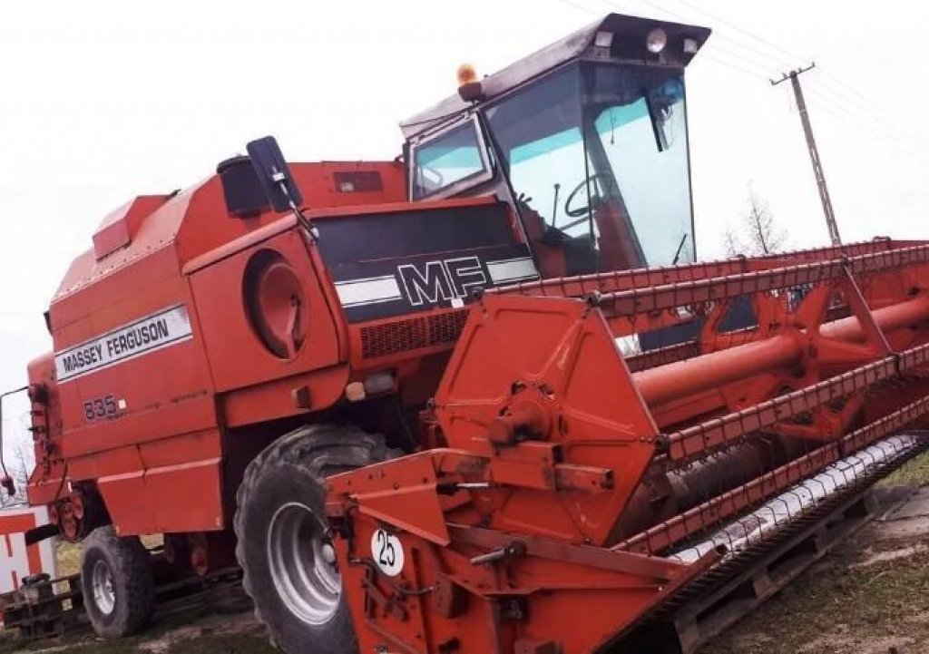 Oldtimer-Mähdrescher des Typs Massey Ferguson 835, Neumaschine in Вінниця (Bild 7)